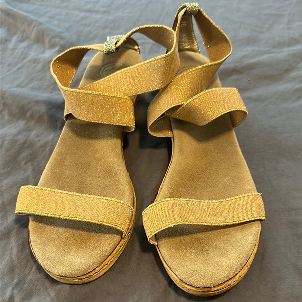 CHARLESTON SHOE CO. Tan Sandals with Crossover Straps